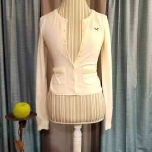 🌻🌺🌻HOLLISTER CREAM CARDIGAN WITH CUTE POCKETS!!
